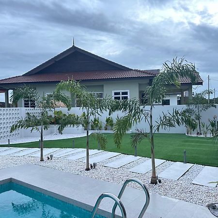 Home In Terengganu With Private Pool Kuala Terengganu Kültér fotó