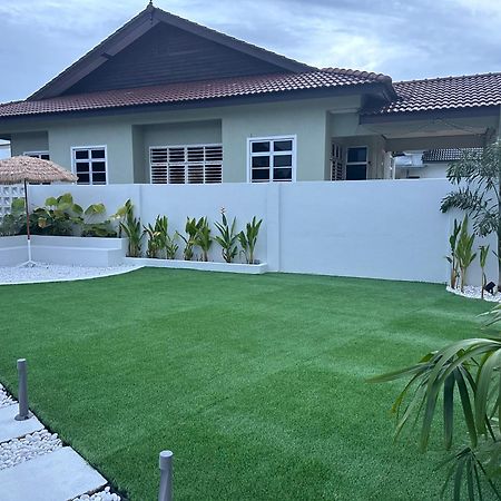 Home In Terengganu With Private Pool Kuala Terengganu Kültér fotó